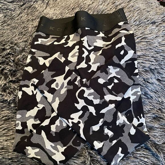 Koral Knockout Crop Legging Blk Camo Knit Jacquard - Picture 3 of 7